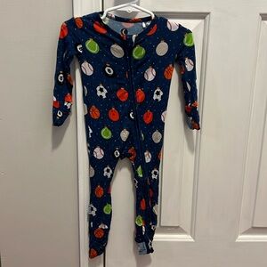 Dreamiere Bamboo Christmas Sports Ornament Zippy. 3-6 months.